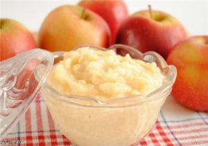 Ніжне яблучне пюре зі згущеним молоком
