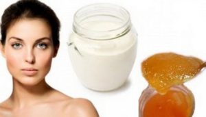 Приготування маски для обличчя з сметани і меду Приготування маски для обличчя з сметани і меду