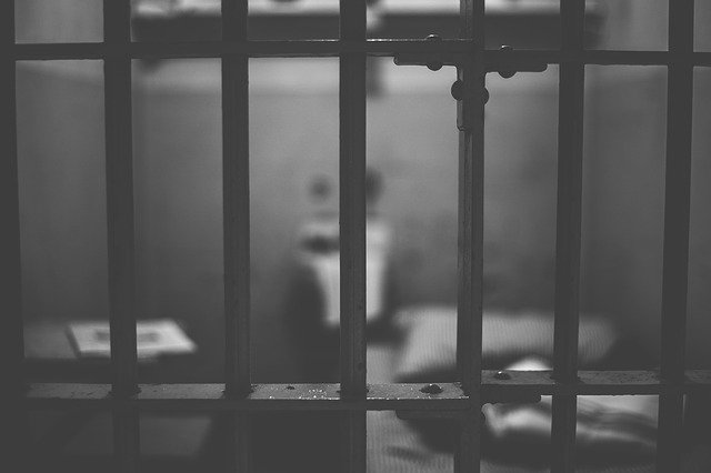 Правильне використання замовлянь і молитов від тюрми