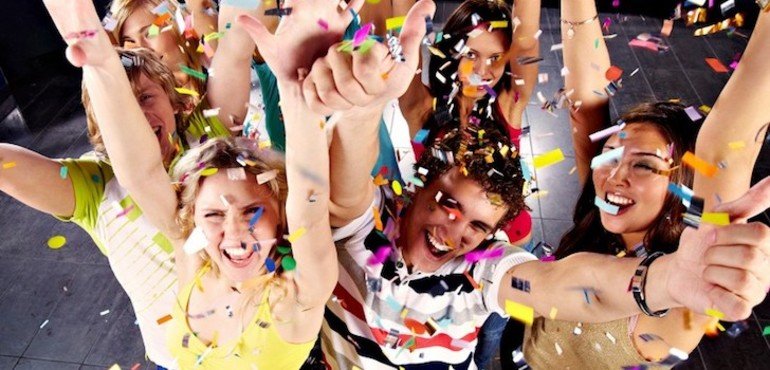 До чого сниться свято: приснилося торжество, де багато людей, захід на вулиці