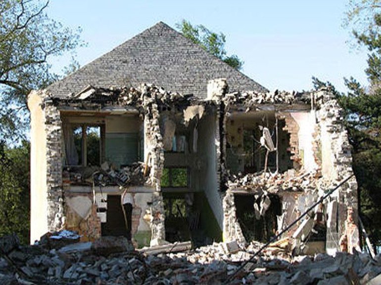 До чого сниться зруйнований будинок: бачити свій чи чужий, великий будинок або руйнування будинків, значення сонники