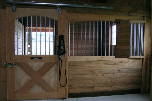 Стайня для коней: проектування і будівництво своїми руками