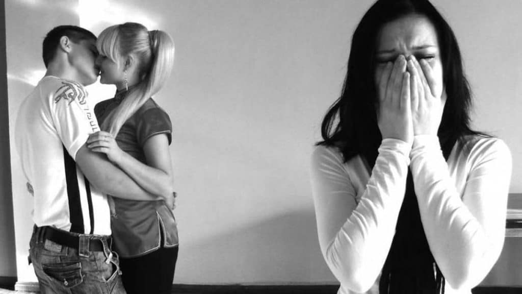 До чого свербить ліве око: по дням тижня, а також у різний час