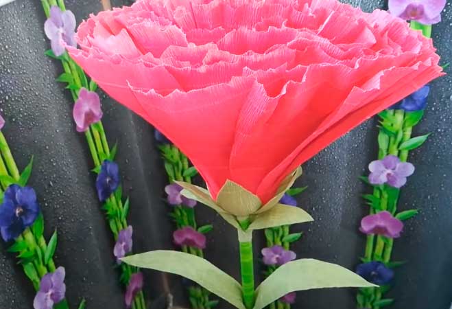 Гвоздика своїми руками з паперу для дітей на листівку. Як зробити гвоздику з гофрованого паперу Гвоздика своїми руками з паперу для дітей на листівку. Як зробити гвоздику з гофрованого паперу