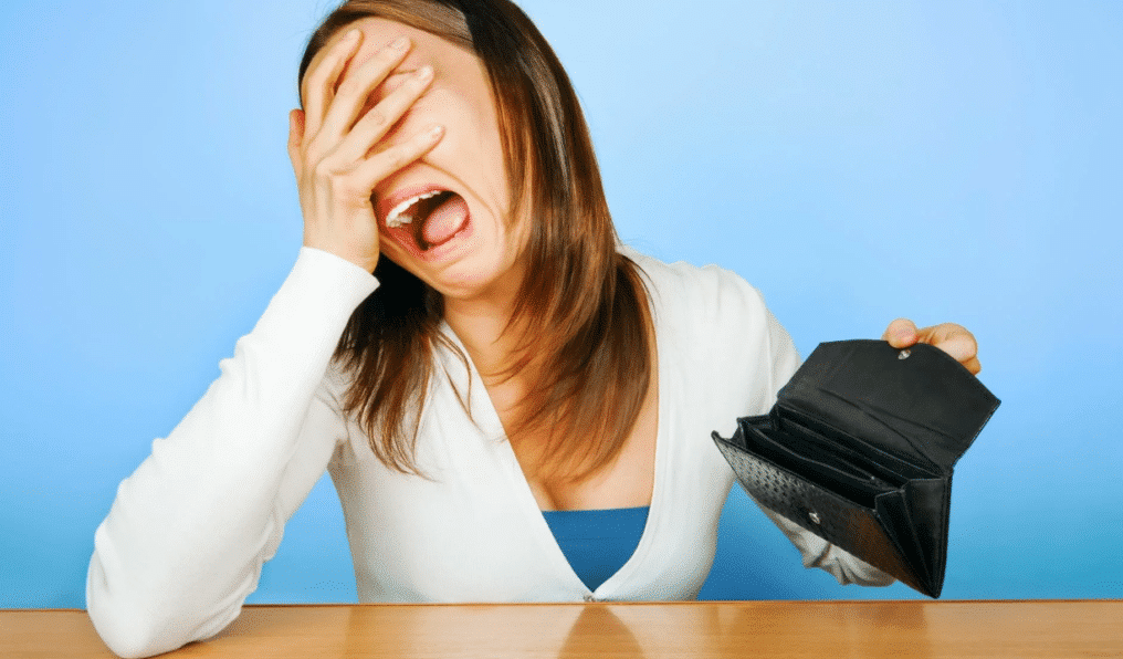 До чого свербить ліве око: по дням тижня, а також у різний час