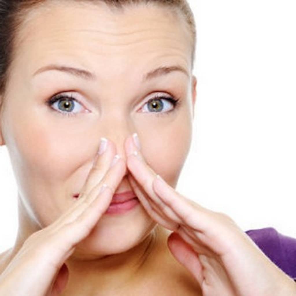 До чого свербить кінчика крила носа?