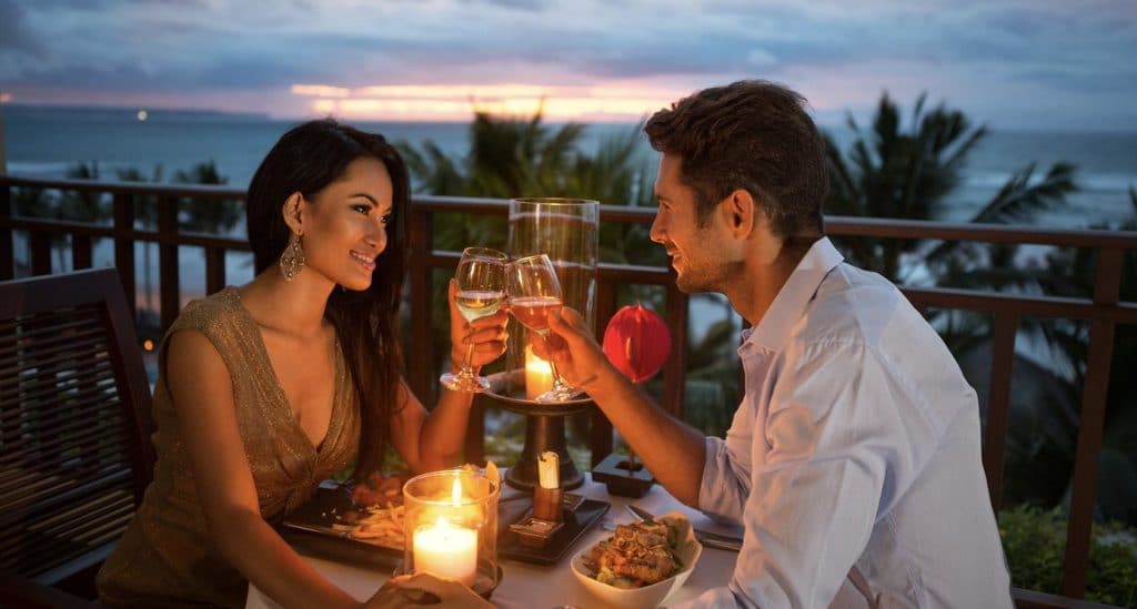 До чого свербить ліве око: по дням тижня, а також у різний час