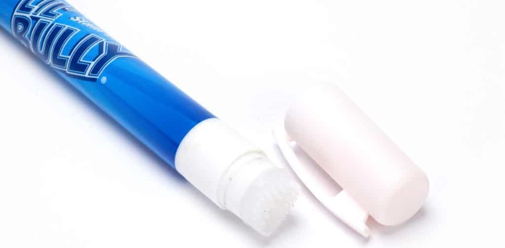 Як вивести плями з одягу від тонального крему   універсальні лайфхаки