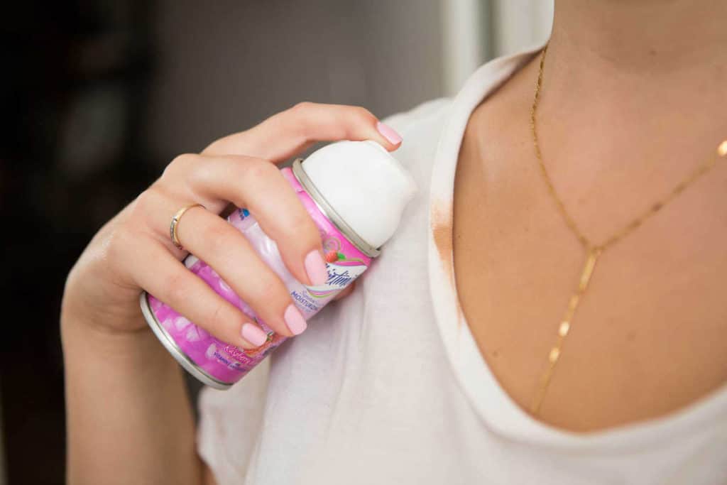 Як вивести плями з одягу від тонального крему   універсальні лайфхаки