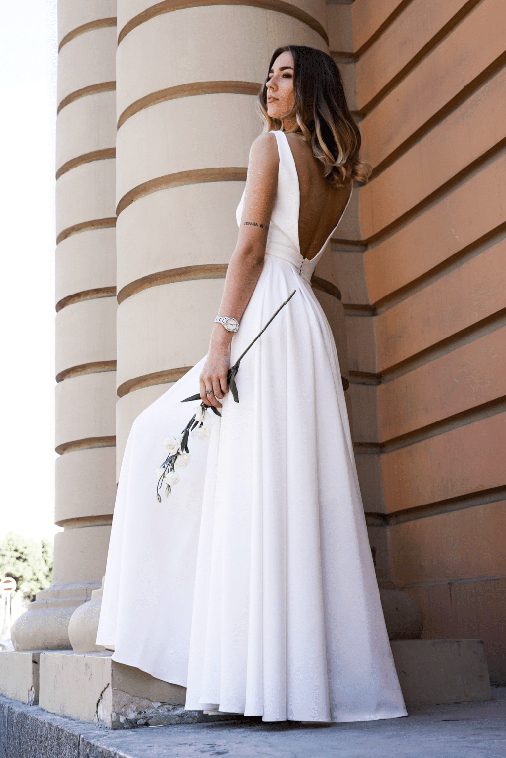 Як носити сукні з відкритою спиною (51 фото) Як носити сукні з відкритою спиною (51 фото)