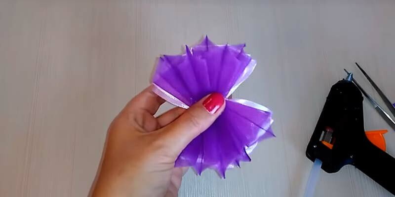 Бант з органзи своїми руками — майстер класи для початківців Бант з органзи своїми руками — майстер класи для початківців