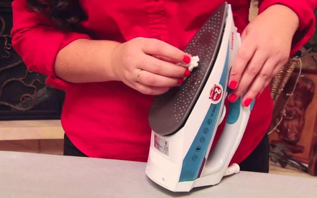 Як очистити підошву праски від пригару Як очистити підошву праски від пригару