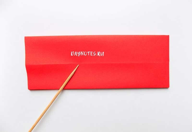 Як зробити пістолет з паперу, який стріляє гумками і папером Як зробити пістолет з паперу, який стріляє гумками і папером