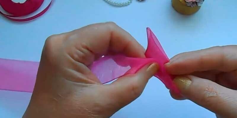 Бант з органзи своїми руками — майстер класи для початківців Бант з органзи своїми руками — майстер класи для початківців