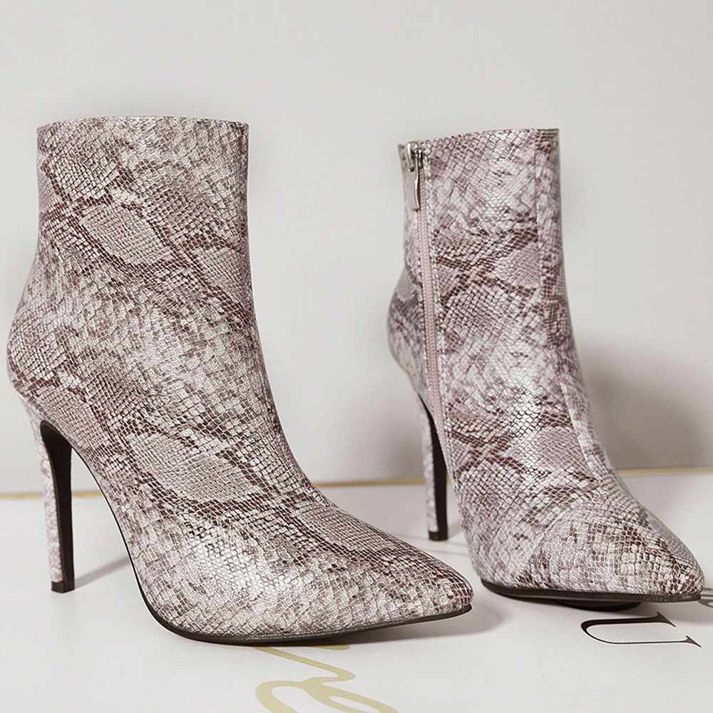 Модне осіннє взуття. У що будемо взуватися восени 2019 2020 року (50 фото) Модне осіннє взуття. У що будемо взуватися восени 2019 2020 року (50 фото)