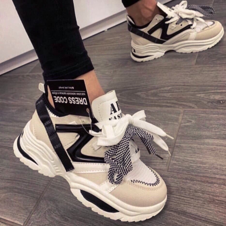 Модне осіннє взуття. У що будемо взуватися восени 2019 2020 року (50 фото) Модне осіннє взуття. У що будемо взуватися восени 2019 2020 року (50 фото)