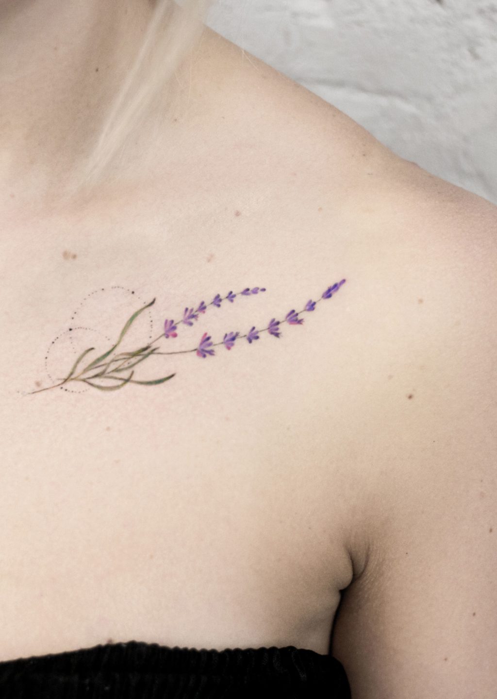 Жіночі тату на ключиці цікаві ідеї (70 фото) Жіночі тату на ключиці цікаві ідеї (70 фото)