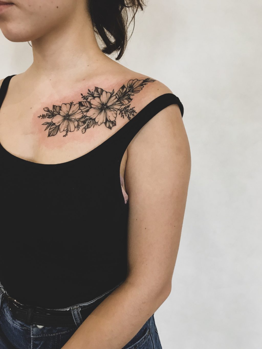 Жіночі тату на ключиці цікаві ідеї (70 фото) Жіночі тату на ключиці цікаві ідеї (70 фото)