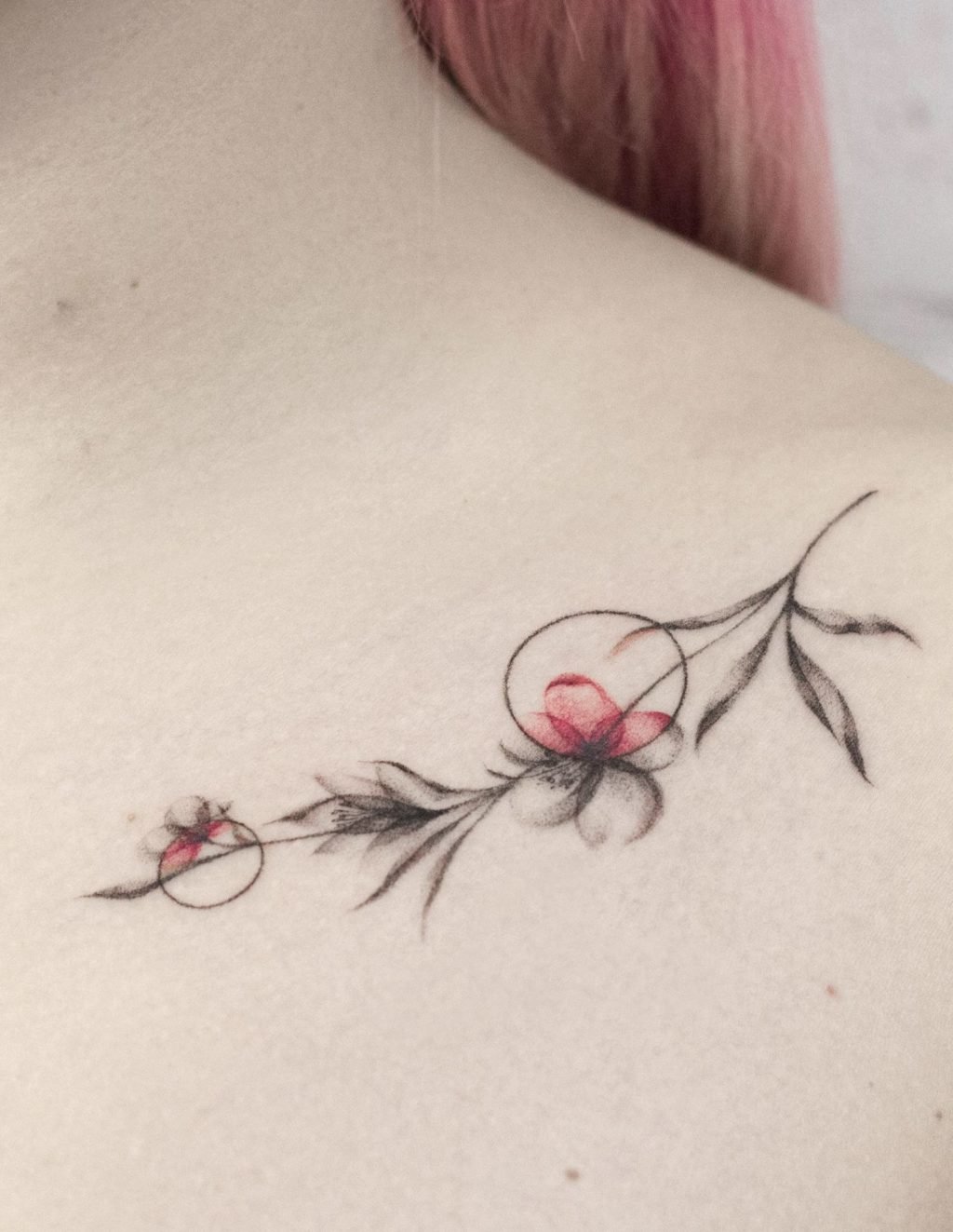 Жіночі тату на ключиці цікаві ідеї (70 фото) Жіночі тату на ключиці цікаві ідеї (70 фото)