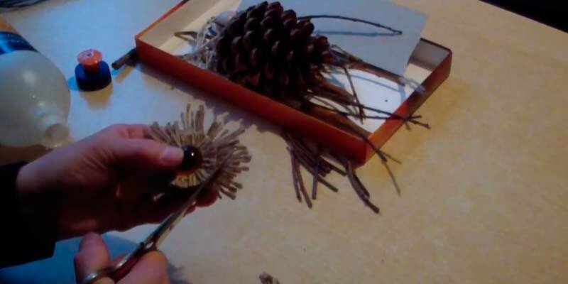 Осінні вироби з шишок своїми руками для школи та дитячого садка Осінні вироби з шишок своїми руками для школи та дитячого садка