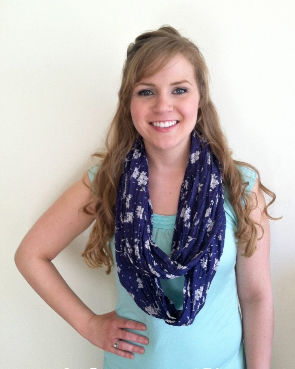 Як красиво завязати шарф на сукню, футболку або куртку (50 фото) Як красиво завязати шарф на сукню, футболку або куртку (50 фото)