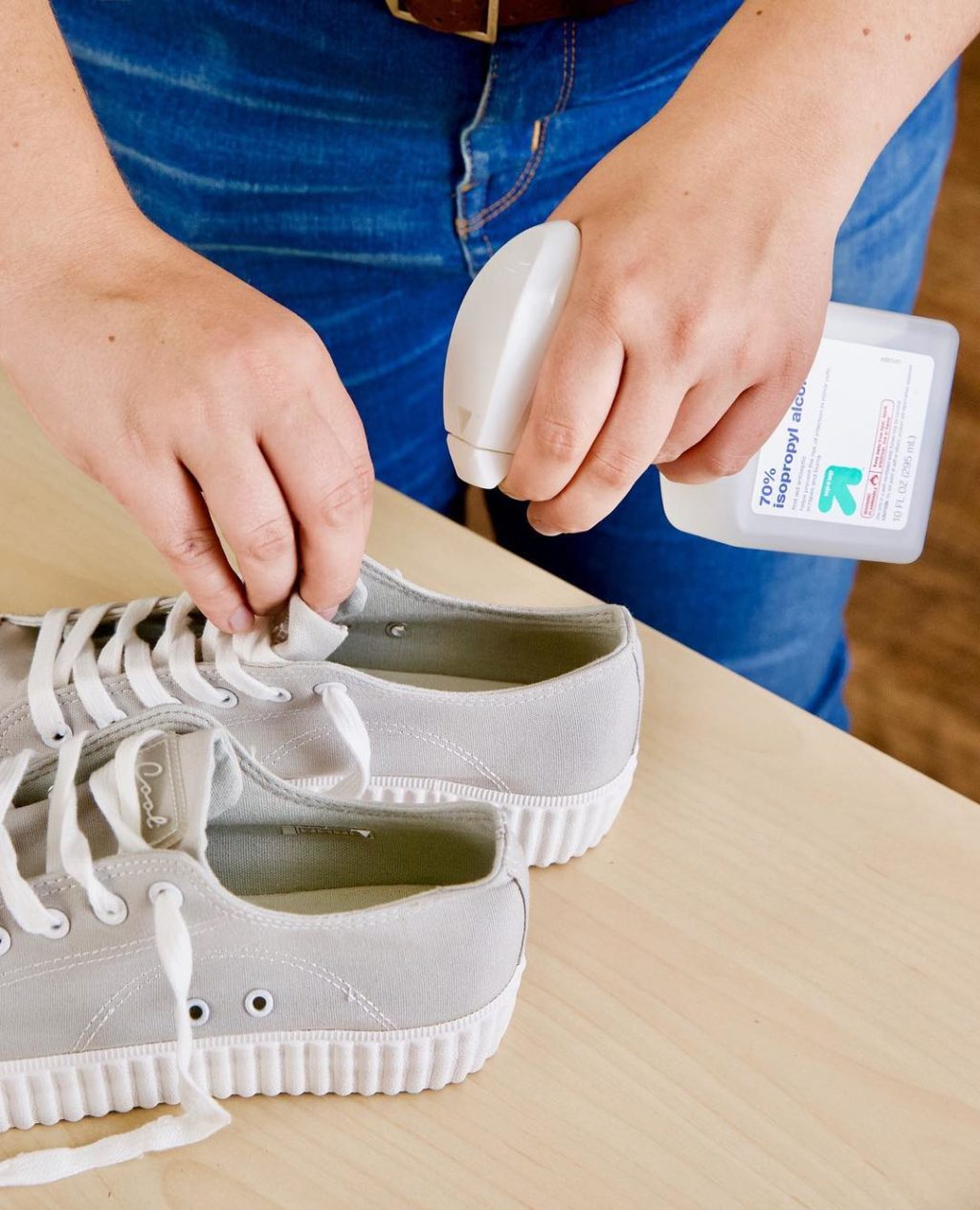 Як прибрати запах поту із взуття?