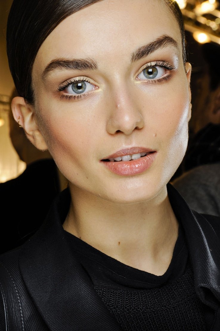 Модні тренди укладання брів в 2020 (45 фото) Модні тренди укладання брів в 2020 (45 фото)