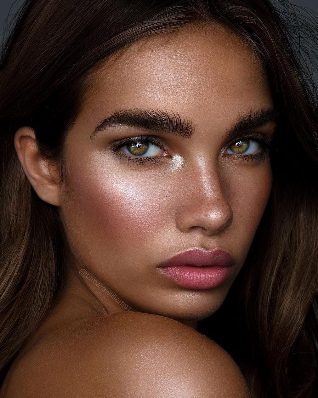 Модні тренди укладання брів в 2020 (45 фото) Модні тренди укладання брів в 2020 (45 фото)