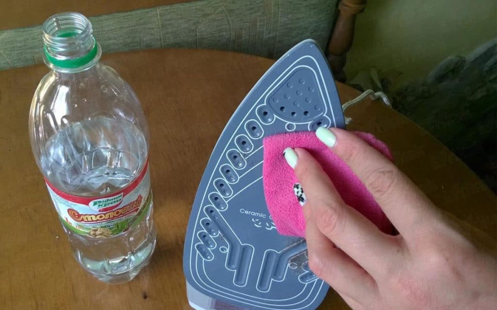 Як очистити підошву праски від пригару Як очистити підошву праски від пригару