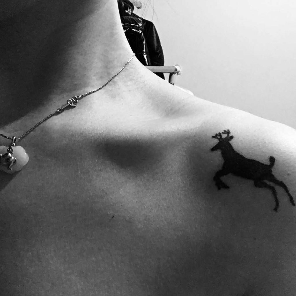 Жіночі тату на ключиці цікаві ідеї (70 фото) Жіночі тату на ключиці цікаві ідеї (70 фото)