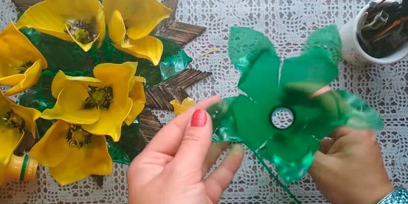 Квіти з пластикових пляшок покроково для початківців — майстер класи для саду та городу