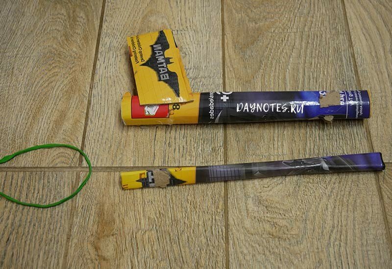Як зробити пістолет з паперу, який стріляє гумками і папером Як зробити пістолет з паперу, який стріляє гумками і папером