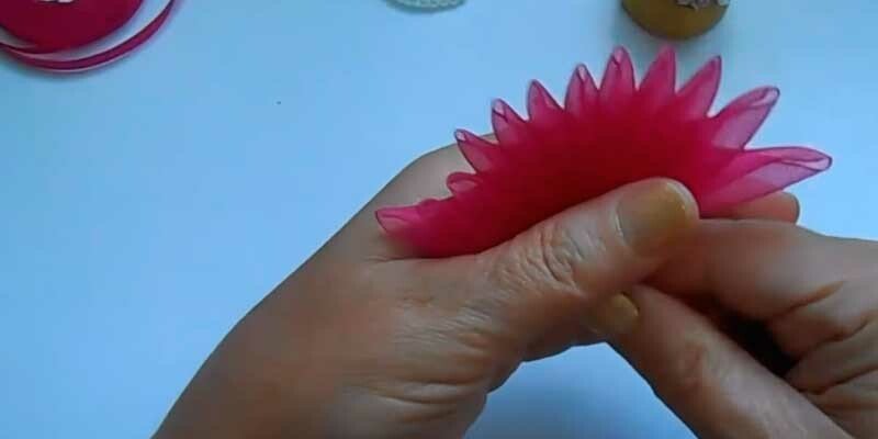 Бант з органзи своїми руками — майстер класи для початківців Бант з органзи своїми руками — майстер класи для початківців