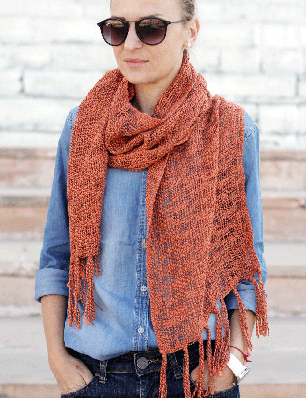 Як красиво завязати шарф на сукню, футболку або куртку (50 фото) Як красиво завязати шарф на сукню, футболку або куртку (50 фото)