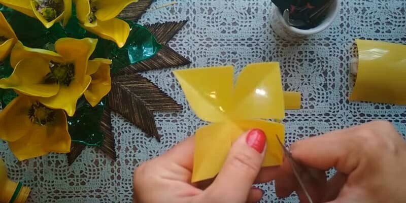 Квіти з пластикових пляшок покроково для початківців — майстер класи для саду та городу