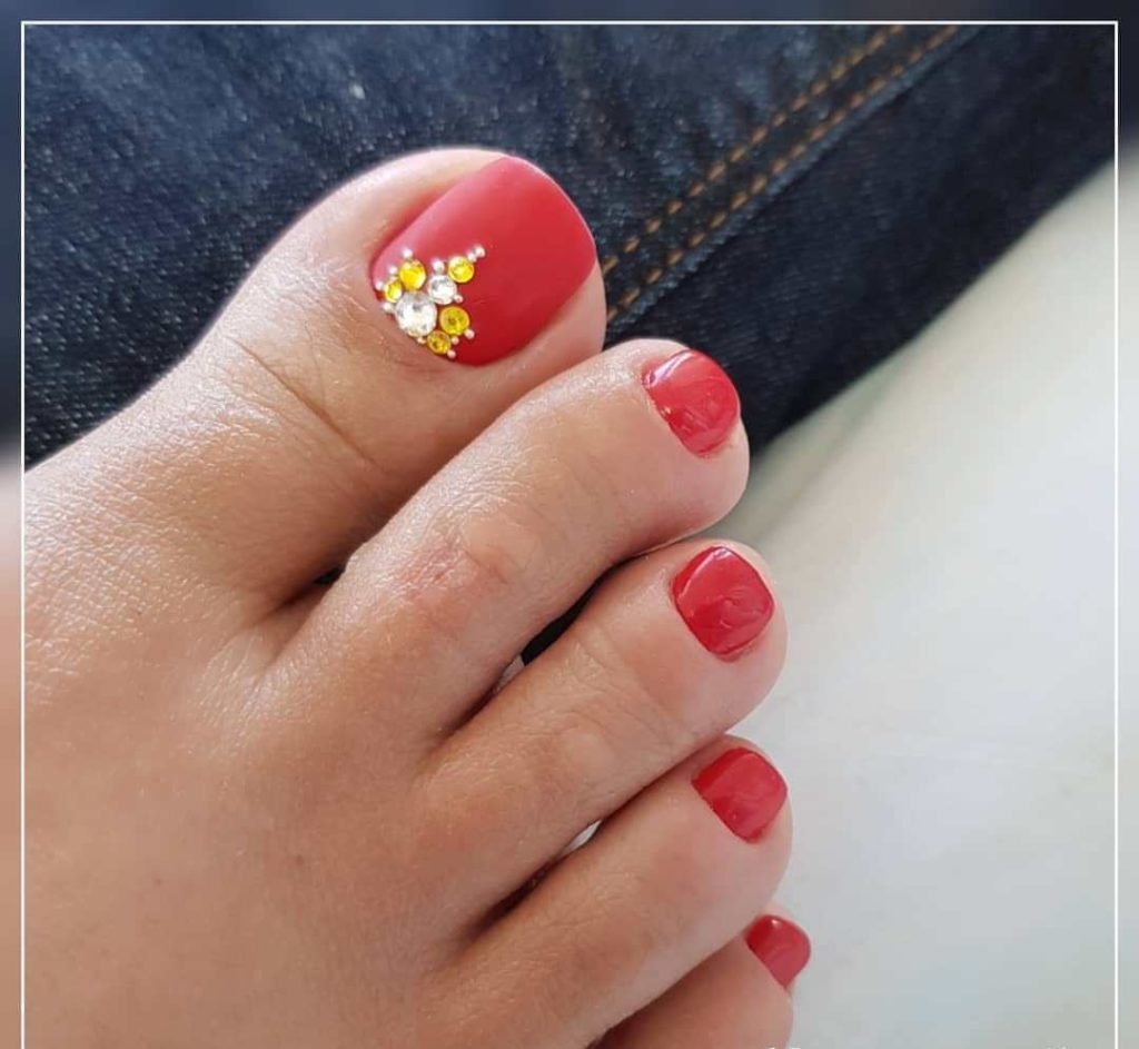 Модний зимовий педикюр 2020 року.Що буде у тренді цієї зими (101 фото) Модний зимовий педикюр 2020 року.Що буде у тренді цієї зими (101 фото)