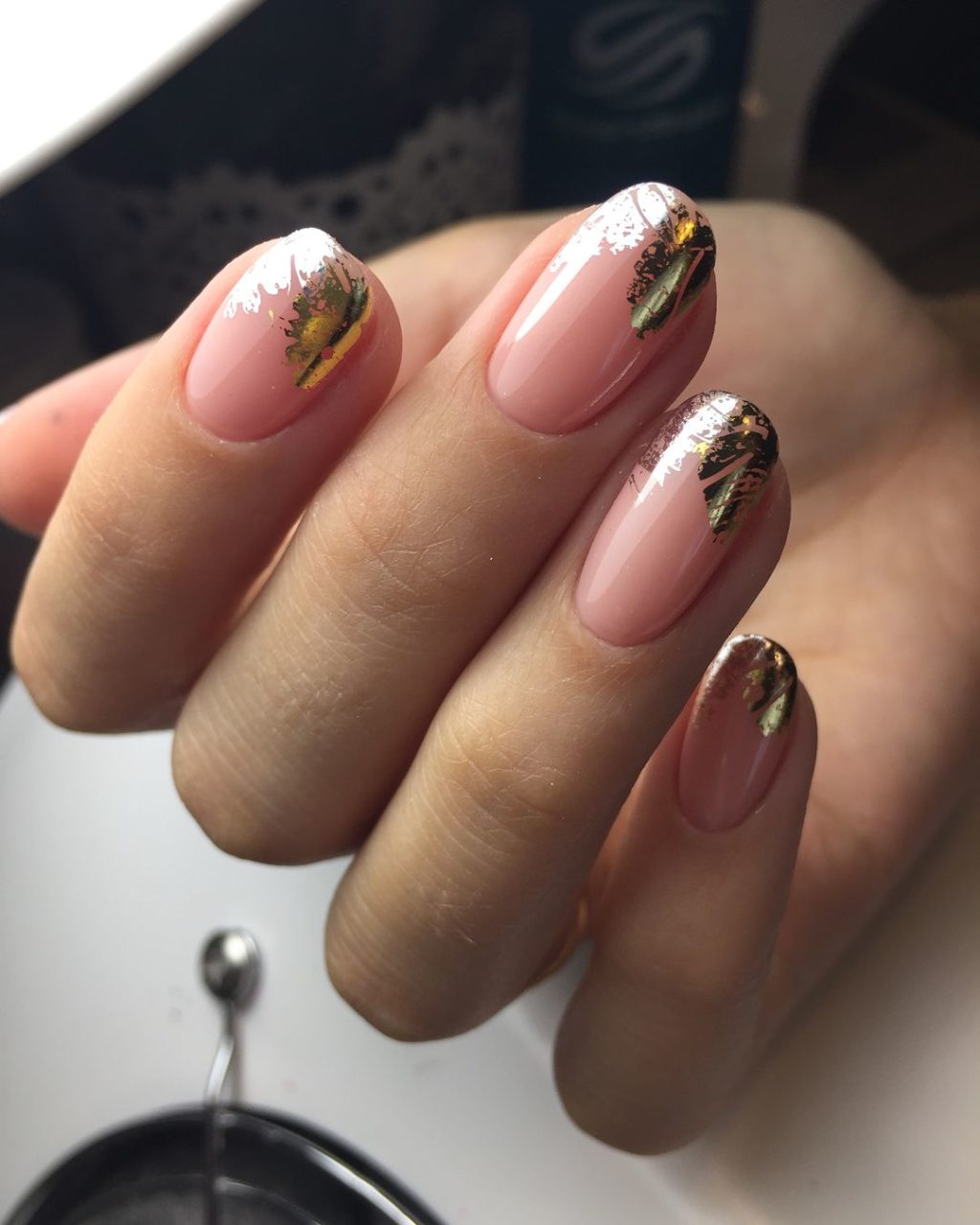 Модний осінній манікюр 2020. Головні тренди річного манікюру (87 фото) Модний осінній манікюр 2020. Головні тренди річного манікюру (87 фото)