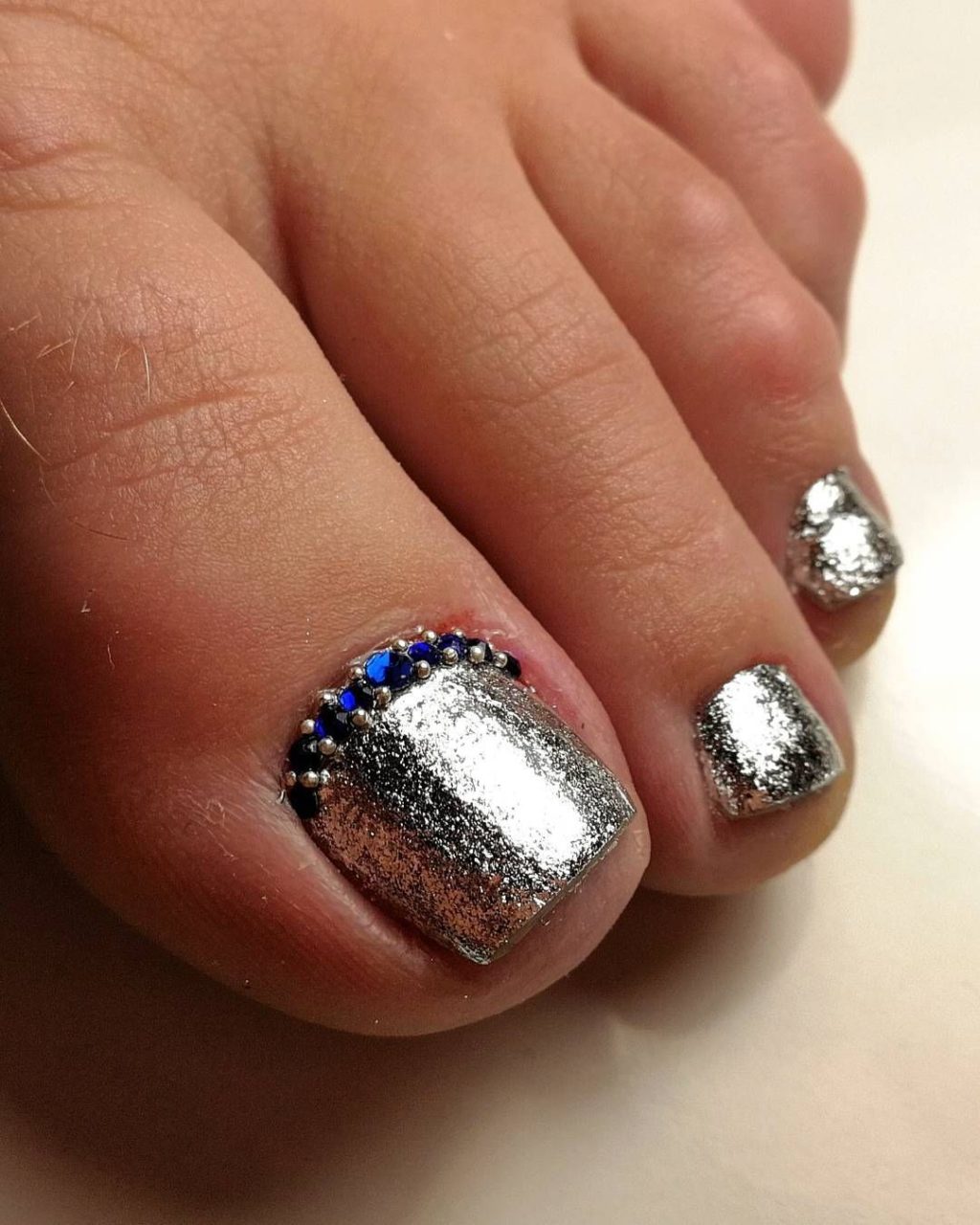 Модний зимовий педикюр 2020 року.Що буде у тренді цієї зими (101 фото) Модний зимовий педикюр 2020 року.Що буде у тренді цієї зими (101 фото)