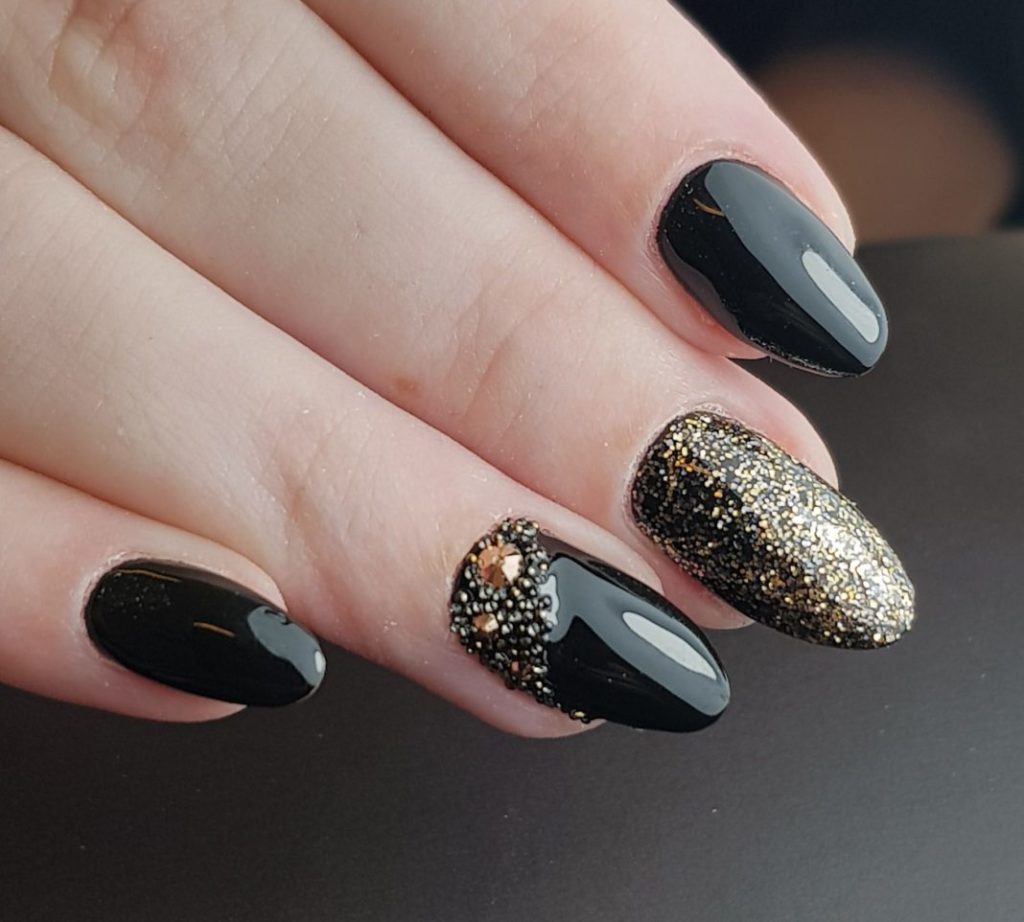 Модний зимовий манікюр 2020. Головні тренди зимового сезону (84 фото) Модний зимовий манікюр 2020. Головні тренди зимового сезону (84 фото)