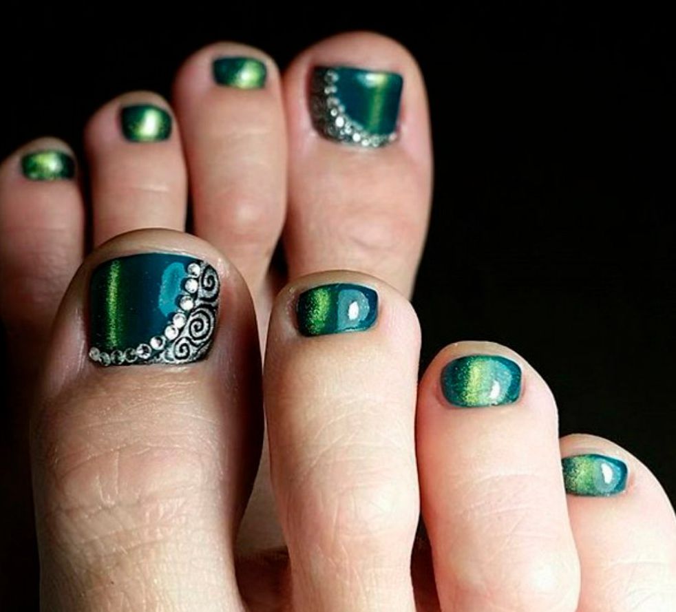 Модний зимовий педикюр 2020 року.Що буде у тренді цієї зими (101 фото) Модний зимовий педикюр 2020 року.Що буде у тренді цієї зими (101 фото)