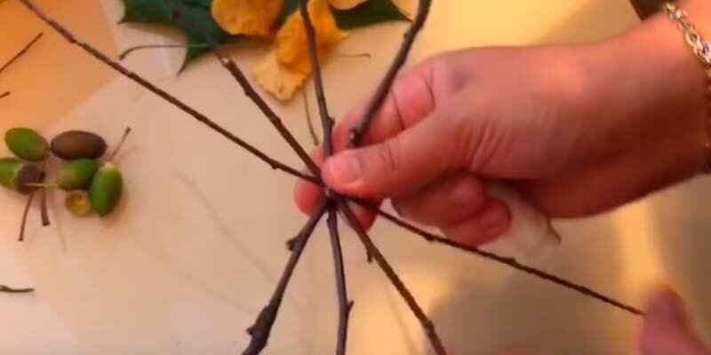 Вироби з природного матеріалу на тему осінь для дитячого садка і школи Вироби з природного матеріалу на тему осінь для дитячого садка і школи