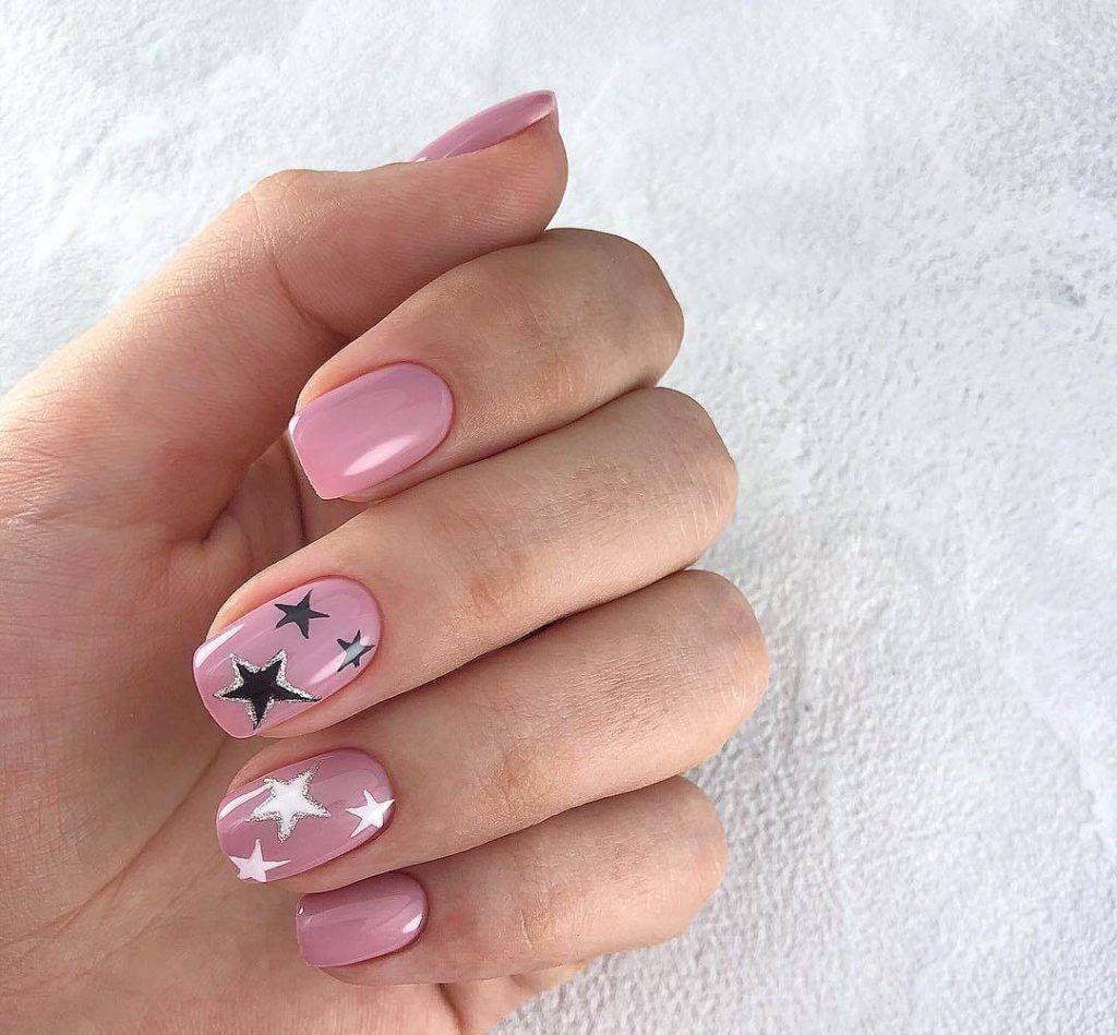 Модний зимовий манікюр 2020. Головні тренди зимового сезону (84 фото) Модний зимовий манікюр 2020. Головні тренди зимового сезону (84 фото)