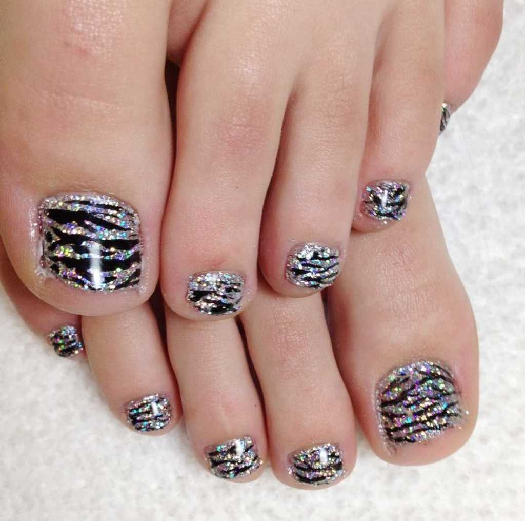 Модний зимовий педикюр 2020 року.Що буде у тренді цієї зими (101 фото) Модний зимовий педикюр 2020 року.Що буде у тренді цієї зими (101 фото)