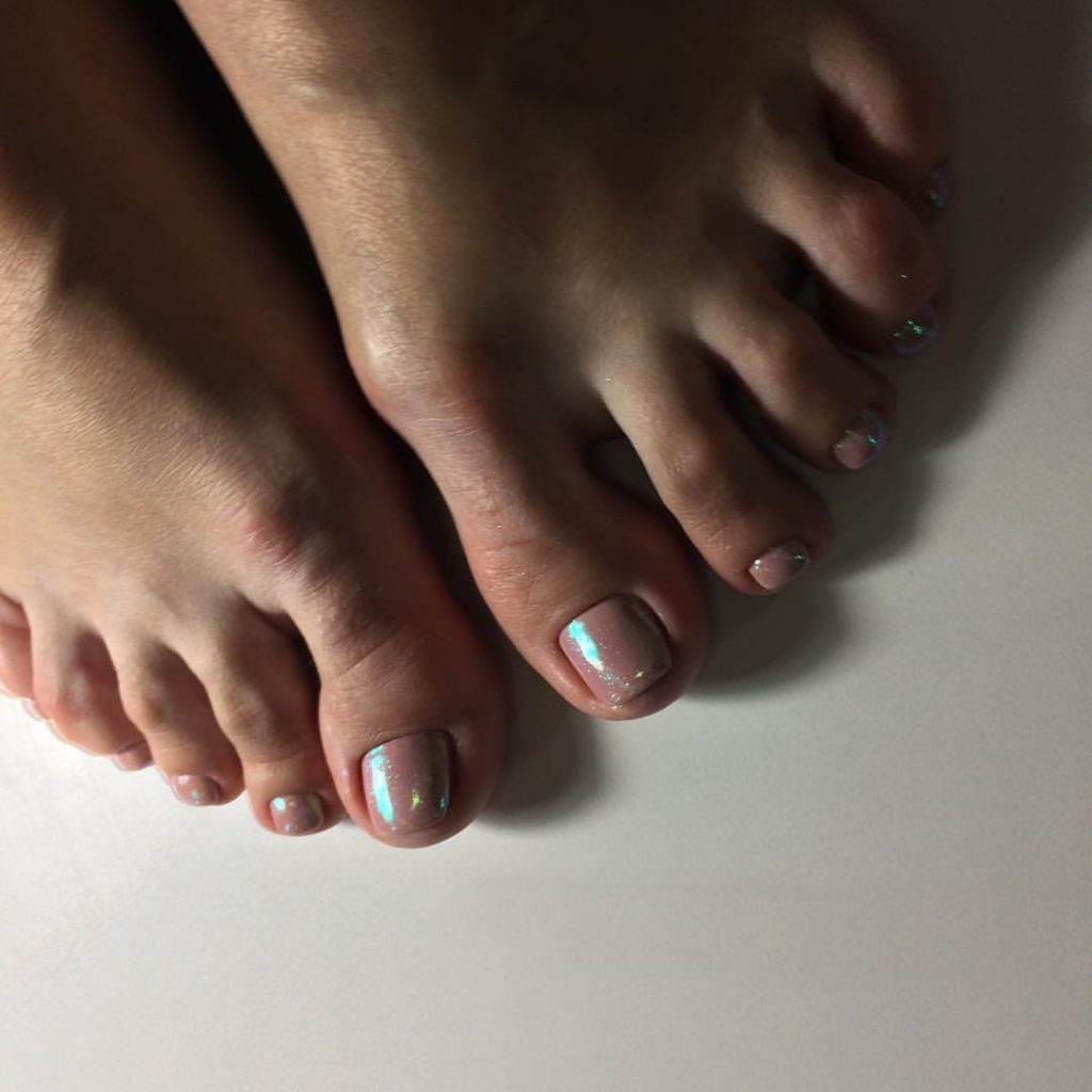 Модний зимовий педикюр 2020 року.Що буде у тренді цієї зими (101 фото) Модний зимовий педикюр 2020 року.Що буде у тренді цієї зими (101 фото)