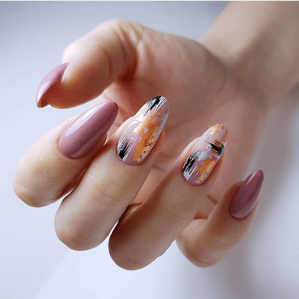 Модний осінній манікюр 2020. Головні тренди річного манікюру (87 фото) Модний осінній манікюр 2020. Головні тренди річного манікюру (87 фото)