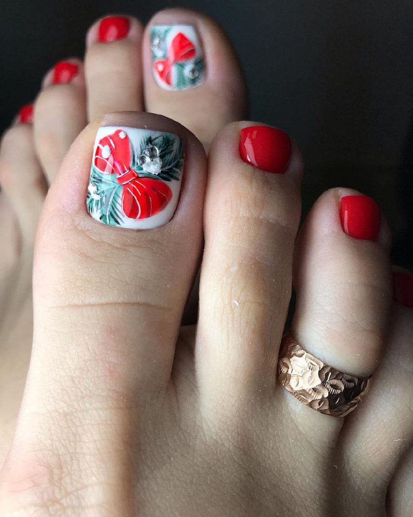 Модний зимовий педикюр 2020 року.Що буде у тренді цієї зими (101 фото) Модний зимовий педикюр 2020 року.Що буде у тренді цієї зими (101 фото)