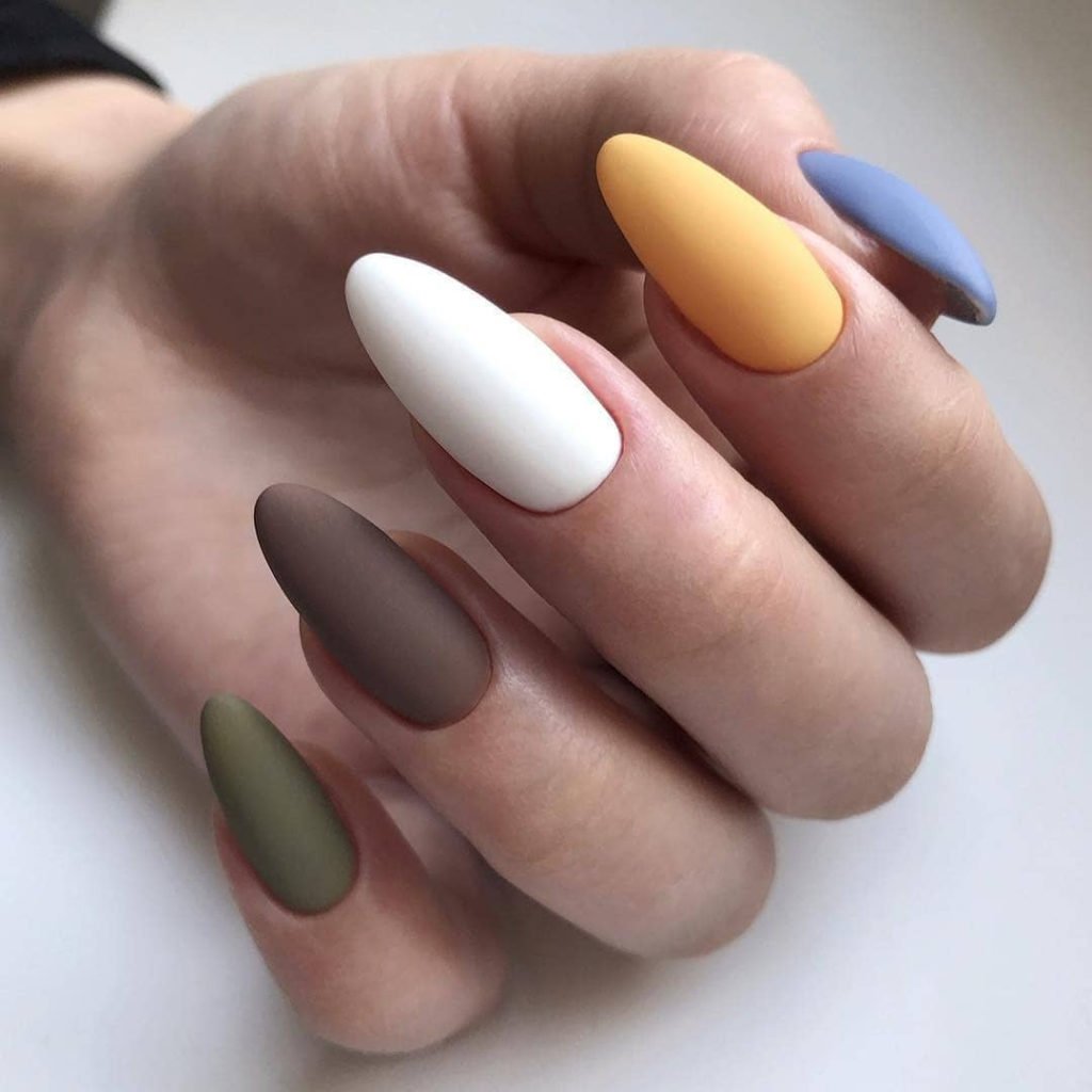 Модний осінній манікюр 2020. Головні тренди річного манікюру (87 фото) Модний осінній манікюр 2020. Головні тренди річного манікюру (87 фото)