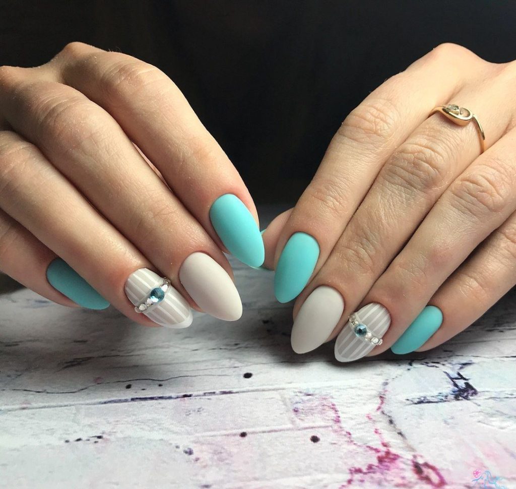 Модний зимовий манікюр 2020. Головні тренди зимового сезону (84 фото) Модний зимовий манікюр 2020. Головні тренди зимового сезону (84 фото)