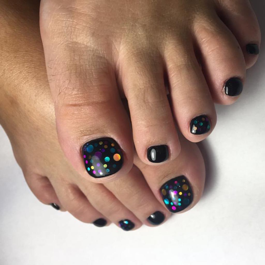 Модний зимовий педикюр 2020 року.Що буде у тренді цієї зими (101 фото) Модний зимовий педикюр 2020 року.Що буде у тренді цієї зими (101 фото)