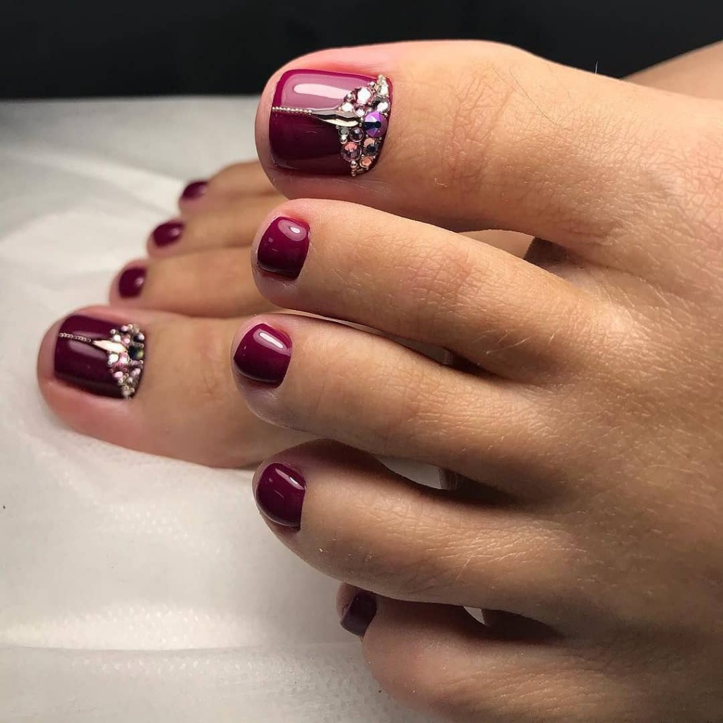 Модний зимовий педикюр 2020 року.Що буде у тренді цієї зими (101 фото) Модний зимовий педикюр 2020 року.Що буде у тренді цієї зими (101 фото)